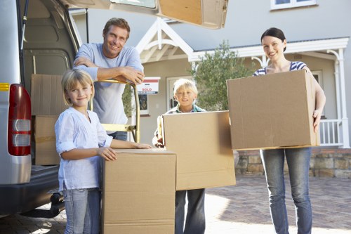 Flexible Bermondsey van moving service for urban property access